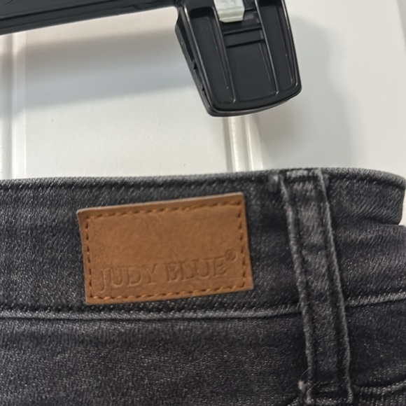 JUDY BLUE - BLACK BUTTON DISTRESSED FLY JEANS - Size 9/29 - Gently Used!! - Picture 10 of 12